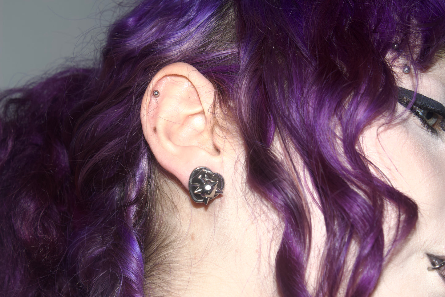 Flail heart studs