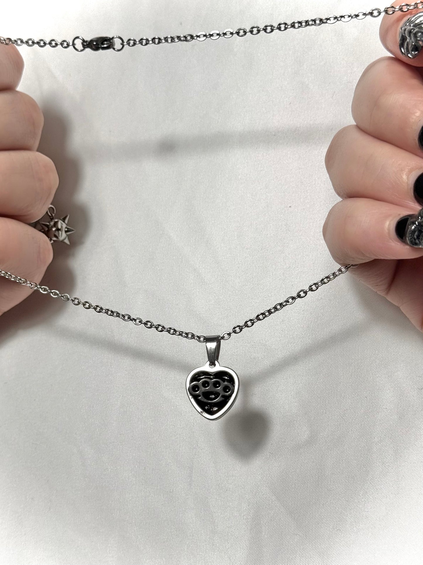 Pain heart necklace