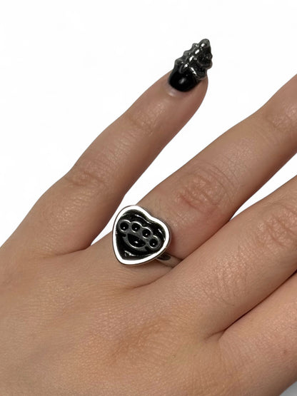 Pain heart ring